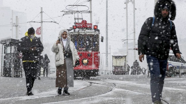 Vali Yerlikaya’dan İstanbullulara kuvvetli kar yağışı uyarısı
