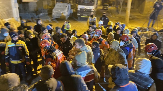 Yazgül Çaçan, Diyarbakır’da 72 saat sonra enkaz altından canlı olarak çıkartıldı