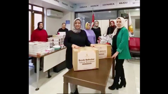 Beykozlu AK Kadınlardan depremzedelerin sıcak sofralarını tekrar kurması için 250 koli mutfak seti desteği