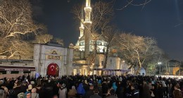 Millet, Beraet Gecesi’nde Eyüp Sultan Camii’ne akın etti