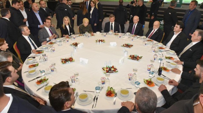Millet İttifakı’nın adayı Kılıçdaroğlu, Gelecek Partisi İstanbul’un iftarına katıldı
