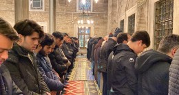 Vatandaşlar, ilk teravih namazı için Eyüp Sultan Camii’ne koştu