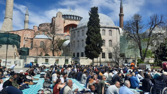 Ayasofya-i Kebir Camii Şerifi, Ramazan ayının son Cuma Namazı doldu taştı