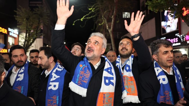 AK Parti, İstanbul Bağcılar’da “2023’ten 2053’e Kutlu Yürüyüş” gerçekleştirdi