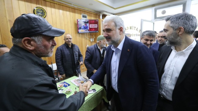 AK Parti İstanbul İl Başkanı Osman Nuri Kabaktepe, Ataşehir’de sahada