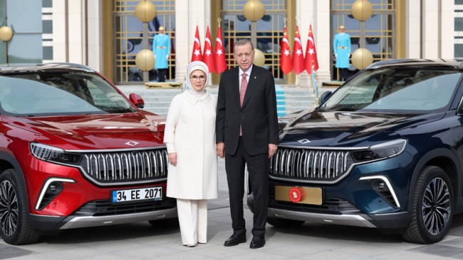 Cumhurbaşkanı Erdoğan, Togg T10X marka otomobili teslim aldı