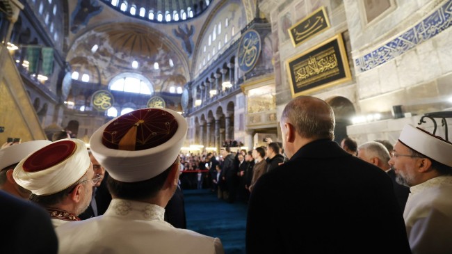 Erdoğan, Ramazan Bayramı namazını Ayasofya-i Kebir Cami-i Şerifi’nde kıldı