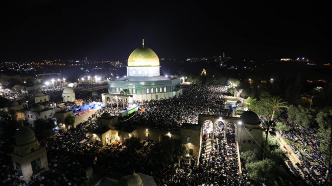 Müslümanlar, Kadir Gecesi için Kudüs’te bulunan Mescid-i Aksa’ya akın etti