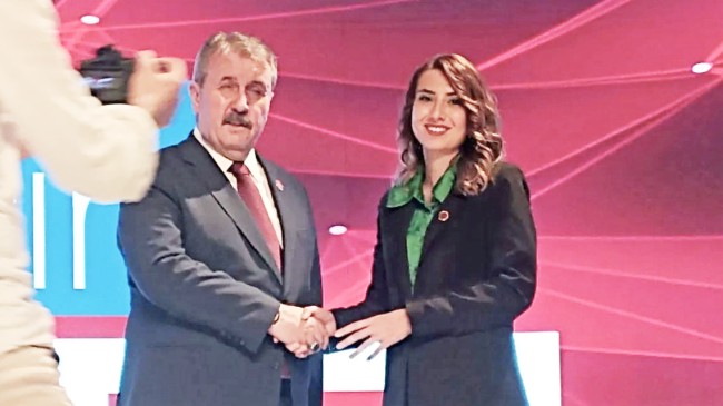 Sosyal Medya Uzmanı Amine Merve Aladağ, BBP Milletvekili adayı oldu