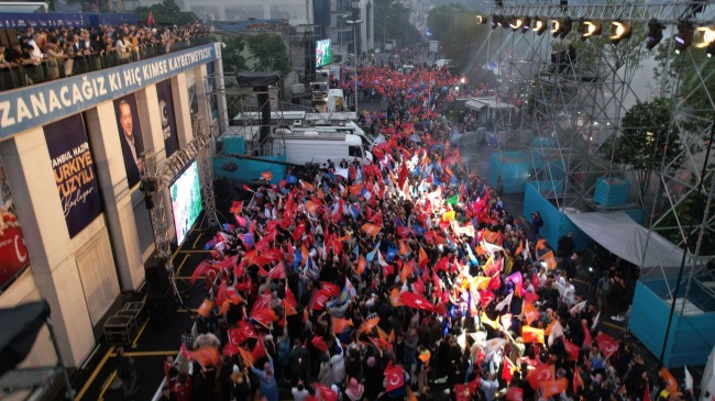 AK Parti İstanbul İl Başkanlığı bayram yerine döndü