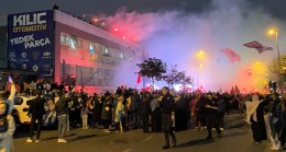 AK Parti Küçükçekmece önünde Cumhurbaşkanı Erdoğan’ın zaferi kutlanıyor