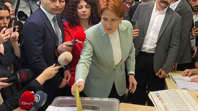 İYİ Parti Genel Başkanı Meral Akşener oyunu Üsküdar’da kullandı