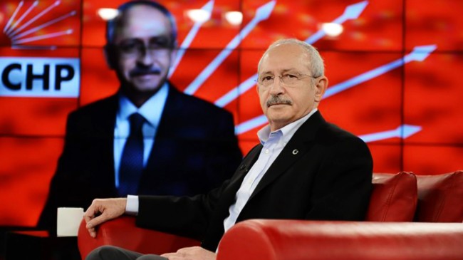 Kemal Kılıçdaroğlu, CHP koltuğundan niye kalkmadığını biliyor musunuz?