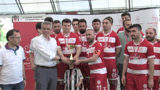 Sağlık çalışanlarından sağlık için futbol turnuvası düzenlendi