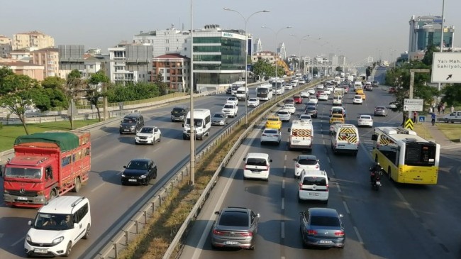 Bayram tatili sonrası İstanbul’da trafik yoğunluğu yeniden başladı