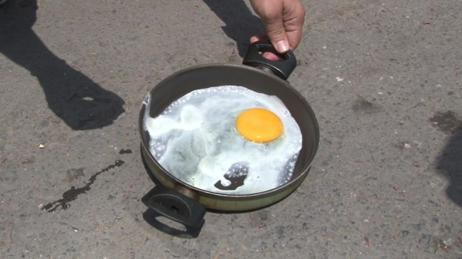 Çekmeköy’de 40 derece güneşin altında tavada yumurta pişirdiler