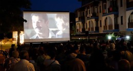 Şile’nin sokakları nostalji filmlerle adeta sinema perdesine dönüşüyor