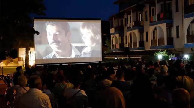 Şile’nin sokakları nostalji filmlerle adeta sinema perdesine dönüşüyor