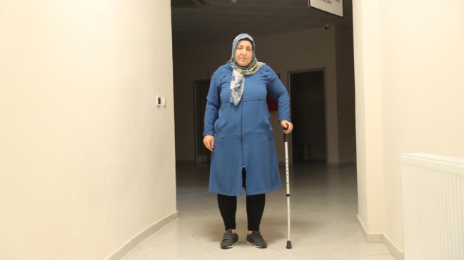 55 yaşındaki kadın, Bağcılar Belediyesi Vefahâne’de sporla bastonunu attı