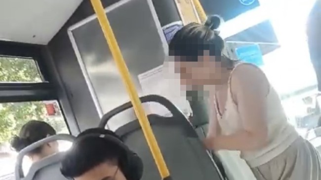 İETT otobüs şoförü ile kadın yolcu arasında öğrenci kartı bastın tartışması