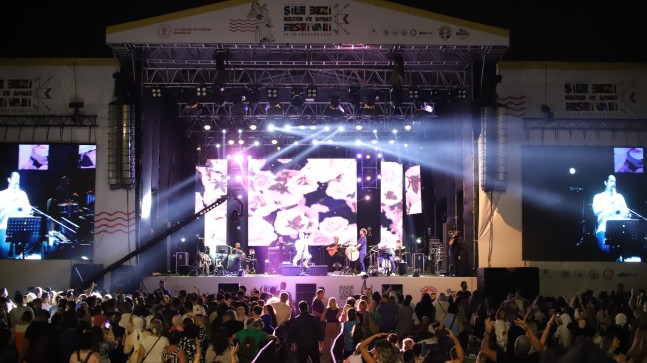 Robato, Şile Bezi Kültür ve Sanat Festivali’nde sahne aldı