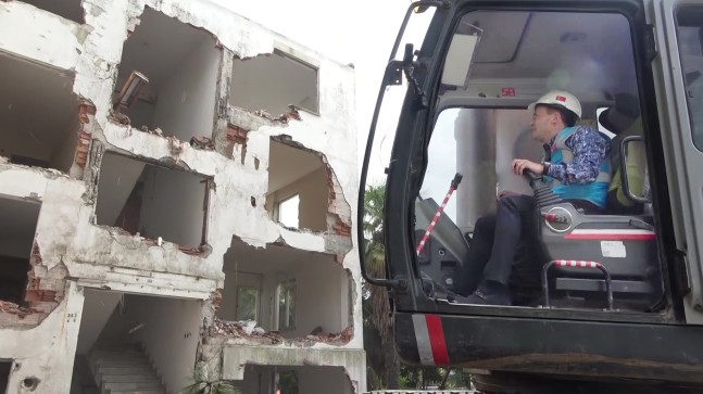 Tuzla’da kentsel dönüşüm çerçevesinde yıkımlar devam ediyor