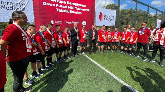 Avrupa Şampiyonu Down Sendromlu Futsal Milli Takımı, Ümraniye’de coşkuyla karşılandı