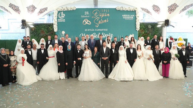 Bağcılar’da 15 çift toplu düğün şöleniyle dünyaevine girdi