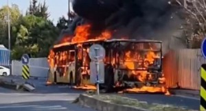 İETT otobüsü alev alev yandı, kül oldu