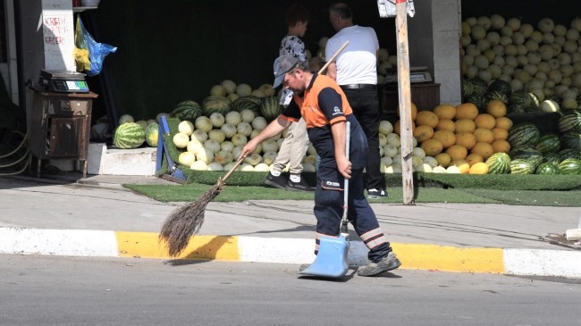 Pendik Belediyesi ekiplerinden mıntıka temizliği