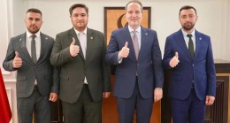 Ümraniye Belediye Meclis Üyeleri, AK Parti’den istifa ederek YRP’ne katıldı