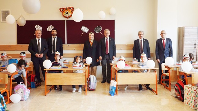 Üsküdar yeni Eğitim Öğretim Yılı, ilkokul açılışıyla başladı