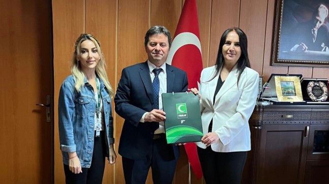 Yeşilay Çekmeköy Şubesi, İlçe Milli Eğitim Müdürü Bayrak ve bir okulu ziyaret etti