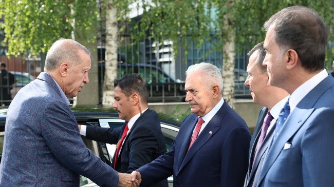 Erdoğan, AK Parti genel merkeze geldi