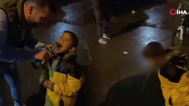 İstanbul’da sokakta çocuğa alkol içiren şahıs tutuklandı