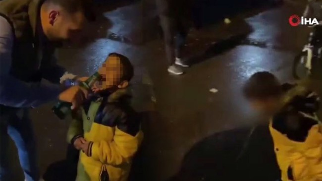 İstanbul’da sokakta çocuğa alkol içiren şahıs tutuklandı