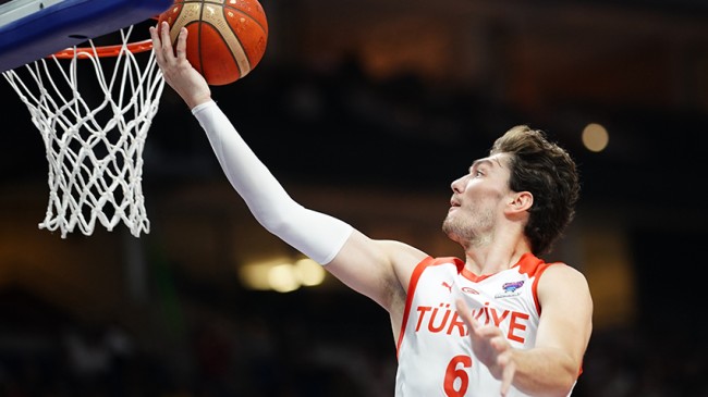 Milli Basketbolcu Cedi Osman, TBF Başkanı Hidayet Türkoğlu’nu yalanladı