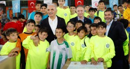 Ümraniye Belediyesi, amatör spor kulüplerine malzeme yardımında bulundu