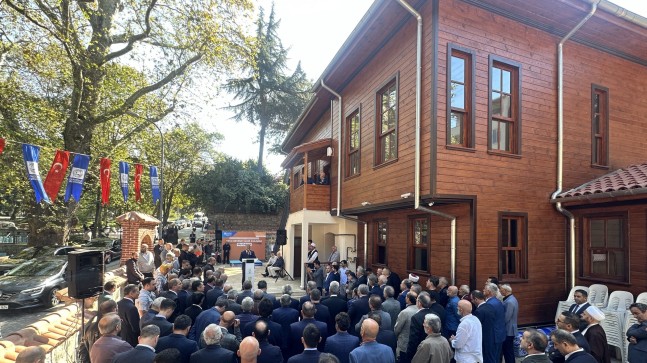 Üsküdar’da restorasyonu tamamlanan Şeyh Nevruz Cami yeniden ibadete açıldı