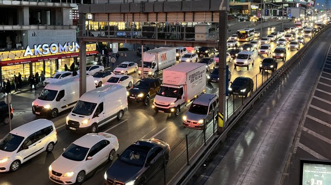 İstanbul’da trafik yoğunluğu yüzde 83