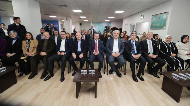 AK Parti Küçükçekmece teşkilatları, milletvekilleri ile “Yeniden İstanbul” için sahadaydı