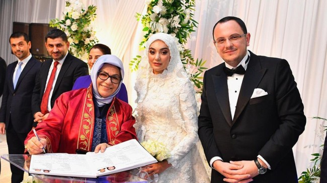 Taha Kara ile Kübra Urkun çifti evliliğe ilk adımlarını attılar