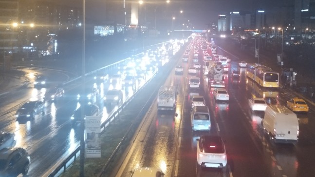 İstanbul’da trafik yoğunluğu yüzde 90!