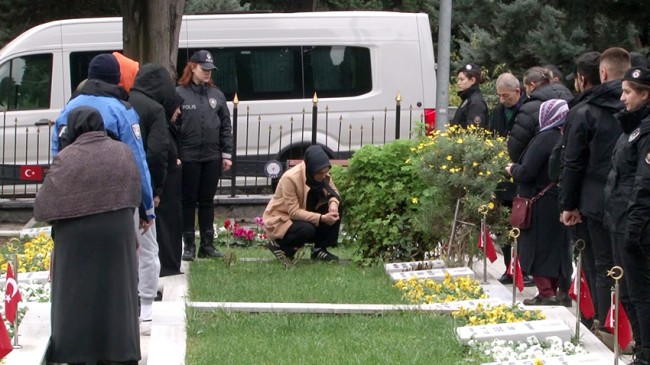 Beşiktaş’taki terör saldırısının şehitleri kabirlerinin başında anıldı