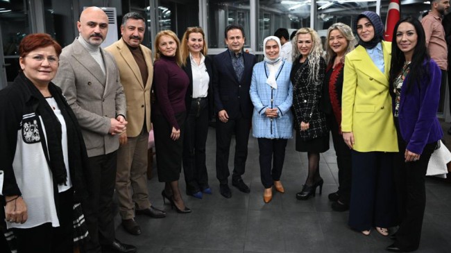 Tuzla Belediye Başkanı Şadi Yazıcı: “Toplumun gerçek mimarı kadınlardır”