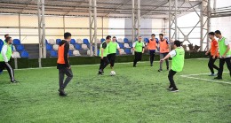Tuzla’da engellerin engel olmadığı futbol maçı oynandı
