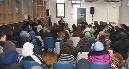 Yazar Mehmet Dinç, Pendikli gençlere kitap konusunda tavsiyelerde bulundu