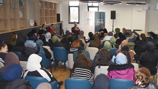 Yazar Mehmet Dinç, Pendikli gençlere kitap konusunda tavsiyelerde bulundu