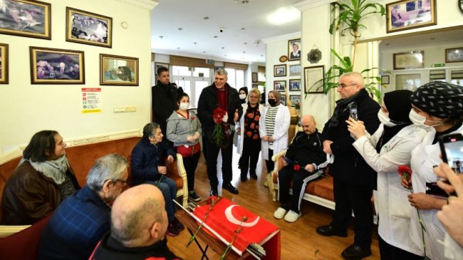 Cumhur İttifakı Maltepe Belediye Başkan adayı Kadem Ekşi, yaşlıları ziyaret etti