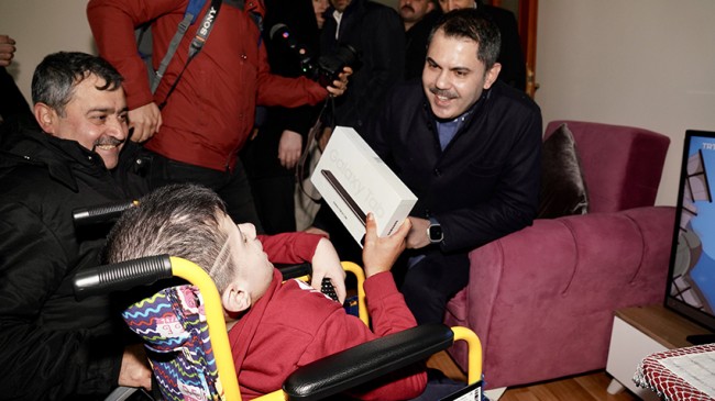 İBB Başkan Adayı Murat Kurum, engelli çocuğu ziyaret etti
